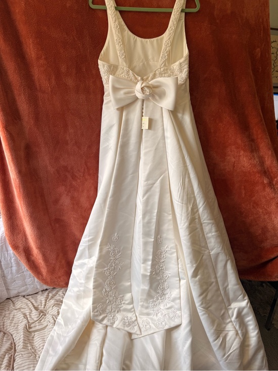 Pallas Athena Dresses & Skirts - Women's Ivory Beaded Floral Bodice Wedding Dress